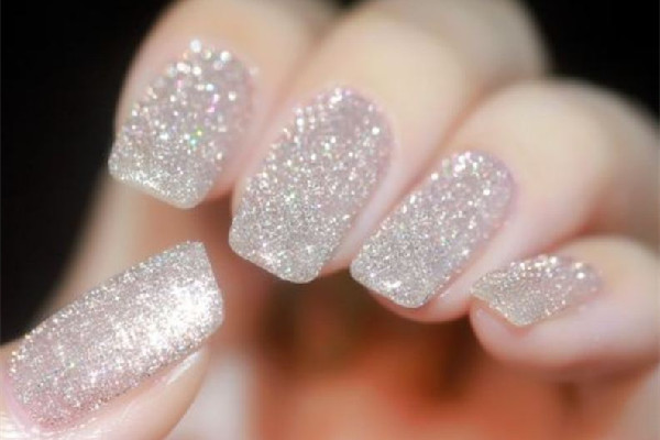 甲油膠有顆粒雜質(zhì)怎么回事 甲油膠有顆粒雜質(zhì)怎么補救