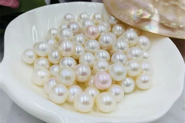 淡水珍珠有幾種顏色 淡水珍珠的等級(jí)與分類(lèi)