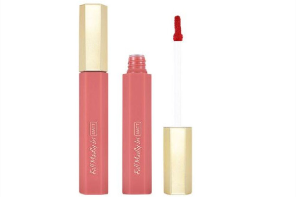 唇蜜是在口紅之前涂還是之后 唇蜜在什么時候用 唇蜜是在口紅之前涂還是之后 唇蜜在什么時候用