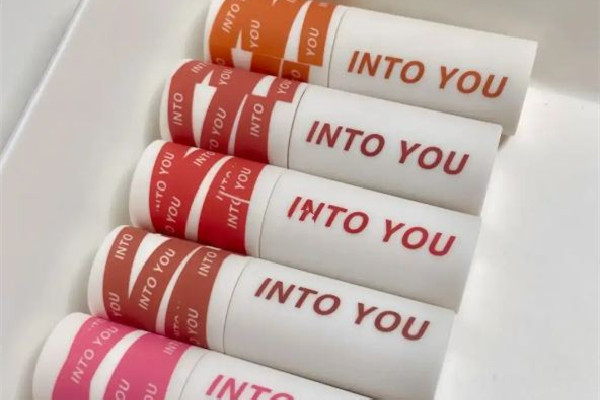 唇泥用什么定妝 唇泥可以保持多長(zhǎng)時(shí)間 唇泥用什么定妝 唇泥可以保持多長(zhǎng)時(shí)間