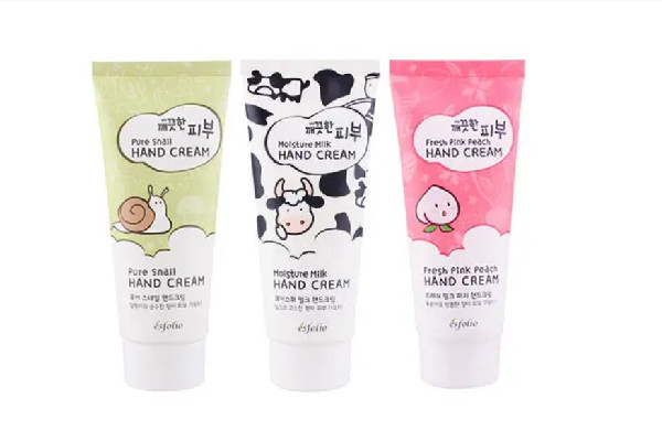 護(hù)手霜要不要涂手心 護(hù)手霜的正確涂抹方法 護(hù)手霜要不要涂手心 護(hù)手霜的正確涂抹方法