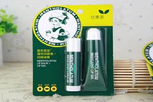 曼秀雷敦唇膏和凡士林唇膏哪個(gè)好 曼秀雷敦唇膏適合冬天嗎 曼秀雷敦唇膏和凡士林唇膏哪個(gè)好 曼秀雷敦唇膏適合冬天嗎