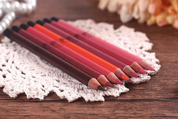 唇線筆的作用有哪些 唇線筆可以化眼線嗎 唇線筆的作用有哪些 唇線筆可以化眼線嗎