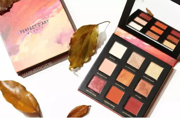 完美日記眼影盤會飛粉嗎 完美日記眼影盤怎么用 完美日記眼影盤會飛粉嗎 完美日記眼影盤怎么用