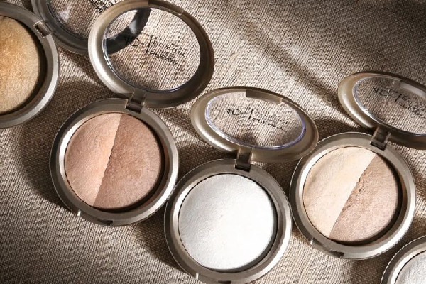 修容粉不定妝會掉嗎 用完修容粉要不要定妝 修容粉不定妝會掉嗎 用完修容粉要不要定妝