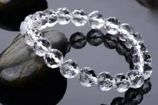 白水晶和玻璃怎么區(qū)分 白水晶怎么分辨真假 白水晶和玻璃怎么區(qū)分 白水晶怎么分辨真假