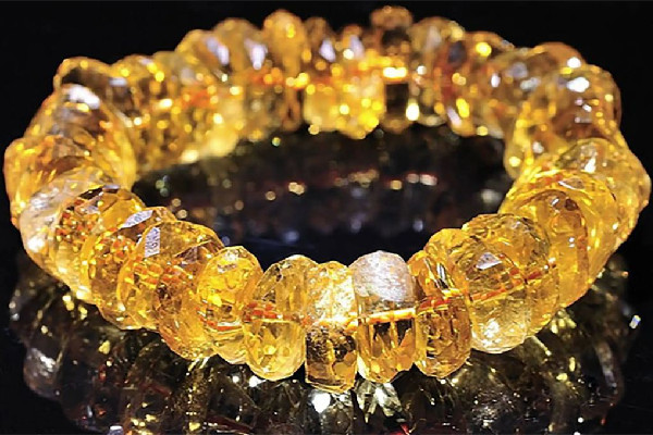 黃水晶的功效和作用 黃水晶對事業(yè)有幫助嗎 黃水晶的功效和作用 黃水晶對事業(yè)有幫助嗎