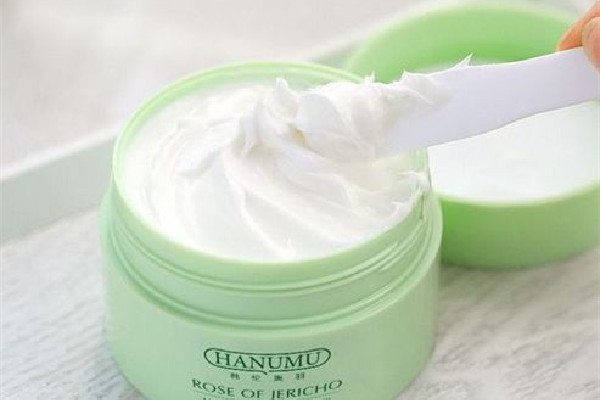 睡眠面膜和普通面膜有什么區(qū)別 睡眠面膜和貼面面膜可以一起用嗎 睡眠面膜和普通面膜有什么區(qū)別 睡眠面膜和貼面面膜可以一起用嗎