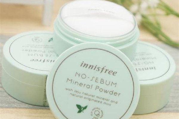 悅詩風(fēng)吟散粉里面有滑石粉嗎 悅詩風(fēng)吟散粉對皮膚有刺激嗎 悅詩風(fēng)吟散粉里面有滑石粉嗎 悅詩風(fēng)吟散粉對皮膚有刺激嗎