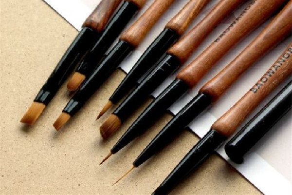 美甲筆炸毛了怎么修復 美甲筆可以涂指甲油嗎