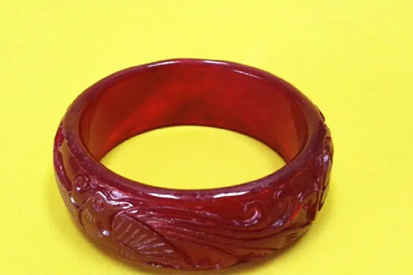 紅翡翠可以戴著洗澡嗎 紅翡翠可以用水清洗嗎 紅翡翠可以戴著洗澡嗎 紅翡翠可以用水清洗嗎