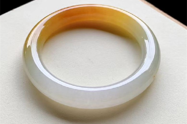 黃翡翠和綠翡翠哪個(gè)值錢 黃翡翠和綠翡翠哪個(gè)好 黃翡翠和綠翡翠哪個(gè)值錢 黃翡翠和綠翡翠哪個(gè)好