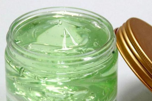 新鮮蘆薈擦臉過敏了怎么辦 新鮮蘆薈擦臉為什么會(huì)刺痛