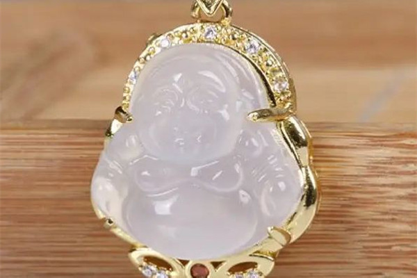 玉佛吊墜配什么鏈子最好 玉佛吊墜用黑繩子可以嗎