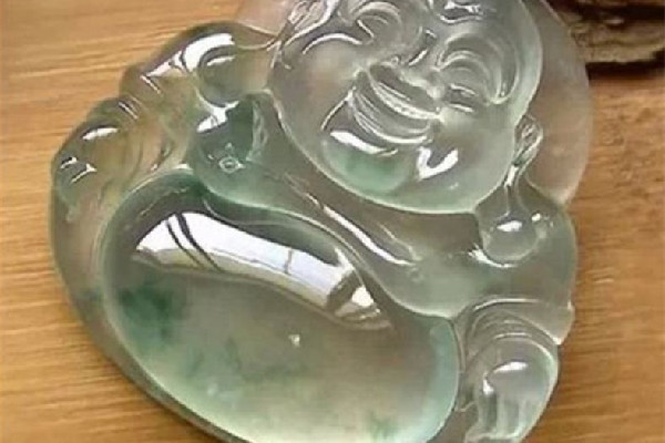 玉佛吊墜怎么看真假 玉佛吊墜買金鑲嵌好還是不鑲嵌好 玉佛吊墜怎么看真假 玉佛吊墜買金鑲嵌好還是不鑲嵌好