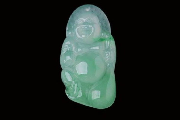 玉佛吊墜不戴時適合放在哪里 玉佛吊墜可以放床上嗎 玉佛吊墜不戴時適合放在哪里 玉佛吊墜可以放床上嗎