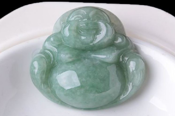 玉佛吊墜不戴時適合放在哪里 玉佛吊墜可以放床上嗎 玉佛吊墜不戴時適合放在哪里 玉佛吊墜可以放床上嗎