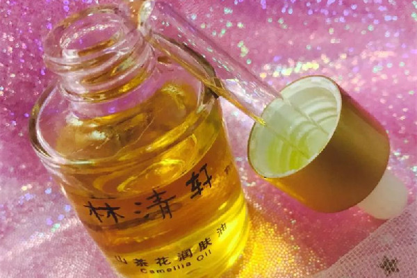 山茶花精油的功效和作用 山茶花精油可以美白嗎 山茶花精油的功效和作用 山茶花精油可以美白嗎