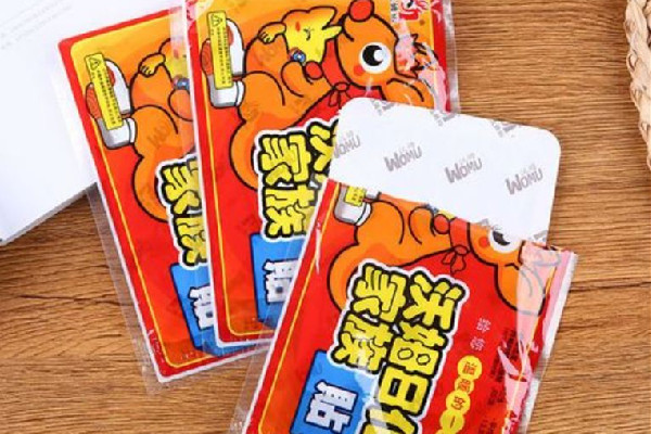 暖寶寶貼在什么位置好 暖寶寶不熱是什么原因 暖寶寶貼在什么位置好 暖寶寶不熱是什么原因