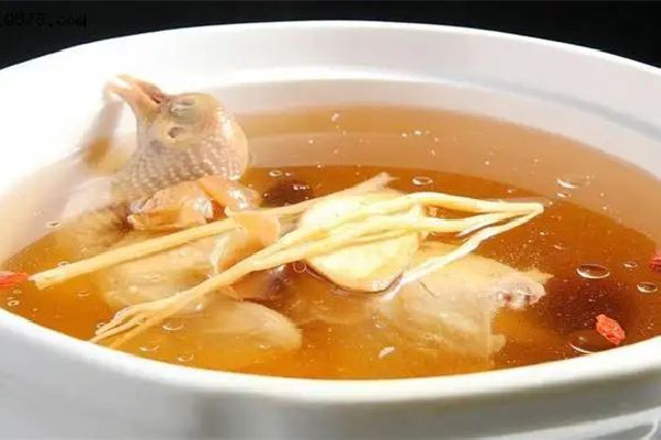 乳鴿湯和烏雞湯哪個(gè)好 乳鴿湯的營(yíng)養(yǎng)價(jià)值高嗎 乳鴿湯和烏雞湯哪個(gè)好 乳鴿湯的營(yíng)養(yǎng)價(jià)值高嗎