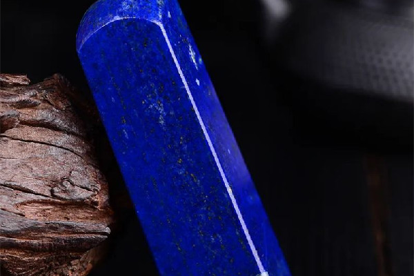 青金石和蜜蠟?zāi)膫€更適合女生 青金石戴左手還是右手