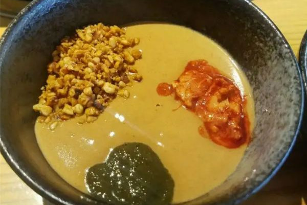 麻醬碟怎么打 麻醬蘸料用水調(diào)好還是油調(diào)好 麻醬碟怎么打 麻醬蘸料用水調(diào)好還是油調(diào)好