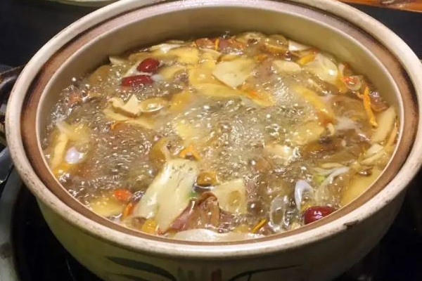 菌湯火鍋孕婦可以吃嗎 菌湯火鍋有營養(yǎng)價值嗎 菌湯火鍋孕婦可以吃嗎 菌湯火鍋有營養(yǎng)價值嗎