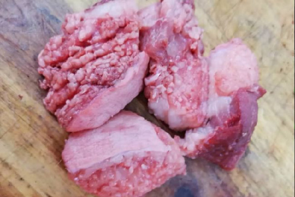 學(xué)生質(zhì)疑店家賣淋巴肉被威脅 淋巴肉吃了會(huì)怎樣