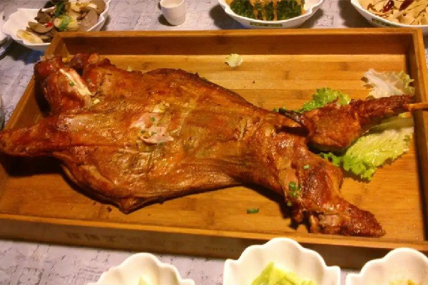 顧客吐槽烤全羊烤糊遭索賠2萬(wàn) 烤全羊是哪里的特色美食 顧客吐槽烤全羊烤糊遭索賠2萬(wàn) 烤全羊是哪里的特色美食