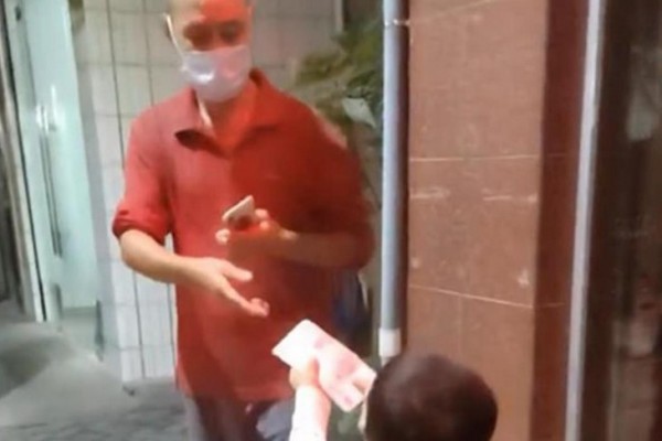 兒子劃傷豪車爸爸讓其拿金幣道歉 孩子犯錯家長應(yīng)該怎樣教育 兒子劃傷豪車爸爸讓其拿金幣道歉 孩子犯錯家長應(yīng)該怎樣教育