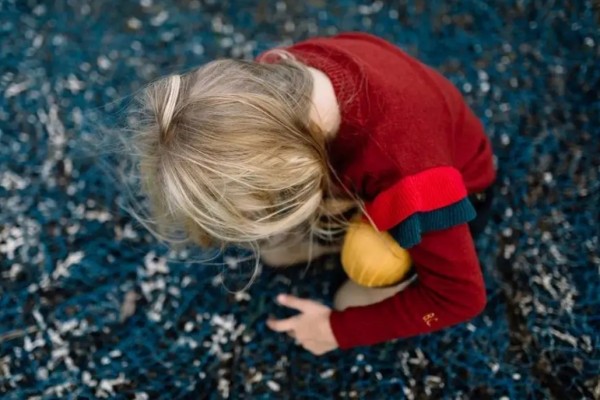 兒子劃傷豪車爸爸讓其拿金幣道歉 孩子犯錯家長應(yīng)該怎樣教育 兒子劃傷豪車爸爸讓其拿金幣道歉 孩子犯錯家長應(yīng)該怎樣教育