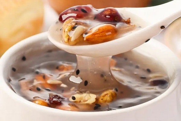 藕粉結(jié)塊了還能吃嗎 藕粉結(jié)塊怎么補救 藕粉結(jié)塊了還能吃嗎 藕粉結(jié)塊怎么補救