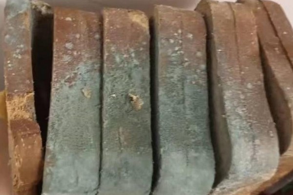 校長(zhǎng)帶發(fā)霉面包看望學(xué)生?學(xué)校回應(yīng) 面包保質(zhì)期多長(zhǎng)時(shí)間