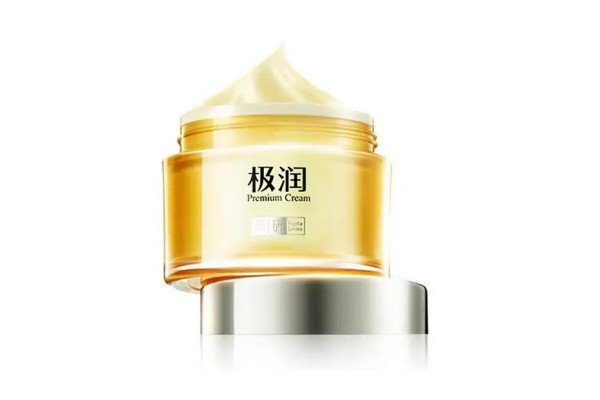 保濕面霜和補(bǔ)水面霜有什么區(qū)別 保濕面霜可以收縮毛孔嗎 保濕面霜和補(bǔ)水面霜有什么區(qū)別 保濕面霜可以收縮毛孔嗎