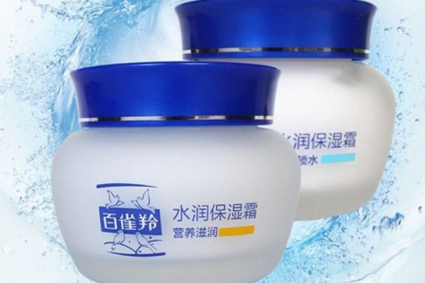保濕面霜和補(bǔ)水面霜有什么區(qū)別 保濕面霜可以收縮毛孔嗎 保濕面霜和補(bǔ)水面霜有什么區(qū)別 保濕面霜可以收縮毛孔嗎