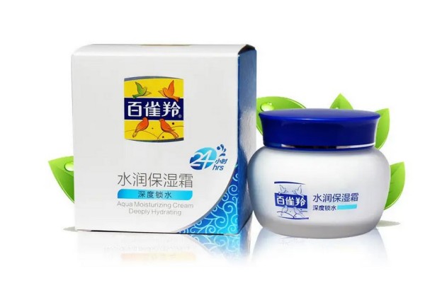 保濕面霜和補(bǔ)水面霜有什么區(qū)別 保濕面霜可以收縮毛孔嗎 保濕面霜和補(bǔ)水面霜有什么區(qū)別 保濕面霜可以收縮毛孔嗎