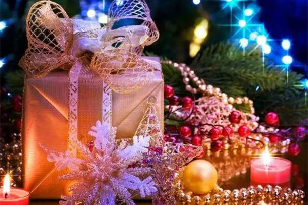 平安夜要送禮物給女朋友嗎 平安夜送女生什么禮物好 平安夜要送禮物給女朋友嗎 平安夜送女生什么禮物好