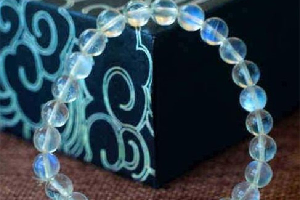 月光石的功效和作用 月光石有靈性嗎 月光石的功效和作用 月光石有靈性嗎