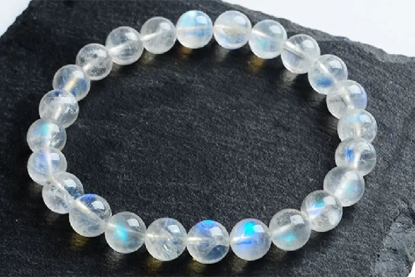 月光石可以送人嗎 月光石送喜歡的人會(huì)在一起嗎 月光石可以送人嗎 月光石送喜歡的人會(huì)在一起嗎