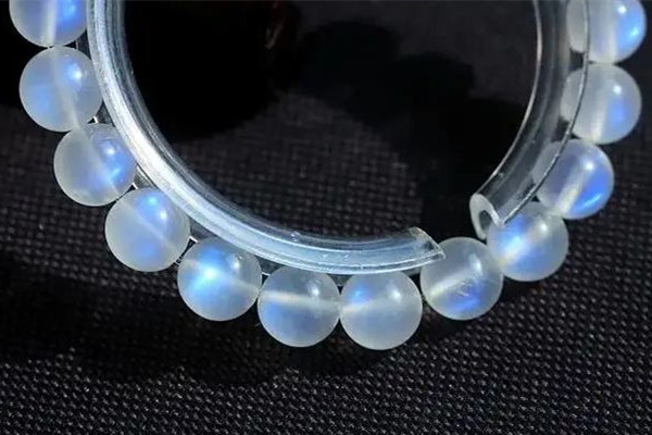 月光石的功效和作用 月光石有靈性嗎 月光石的功效和作用 月光石有靈性嗎