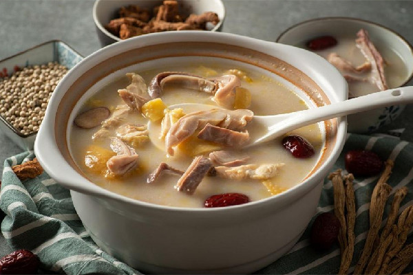 校方回應(yīng)學(xué)生留言后食堂刪掉豬肚2字 豬肚雞要放什么材料 校方回應(yīng)學(xué)生留言后食堂刪掉豬肚2字 豬肚雞要放什么材料