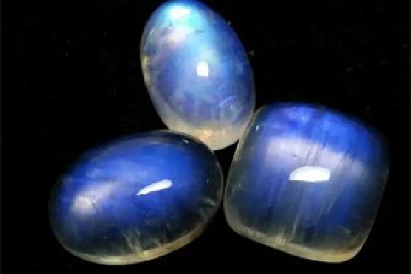 月光石可以送人嗎 月光石送喜歡的人會(huì)在一起嗎 月光石可以送人嗎 月光石送喜歡的人會(huì)在一起嗎