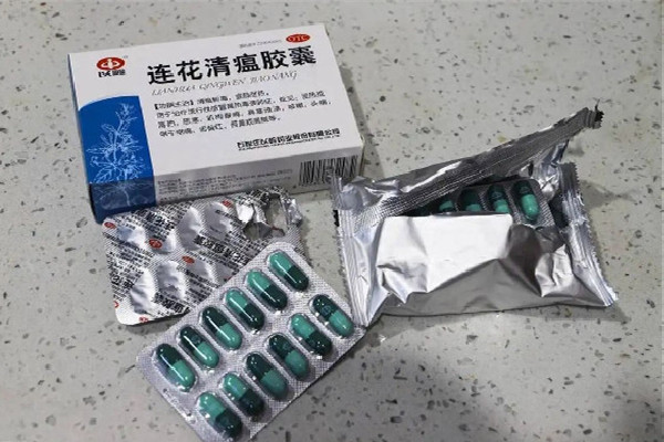 連花清瘟膠囊和顆粒的區(qū)別 連花清瘟膠囊和顆粒哪個好 連花清瘟膠囊和顆粒的區(qū)別 連花清瘟膠囊和顆粒哪個好