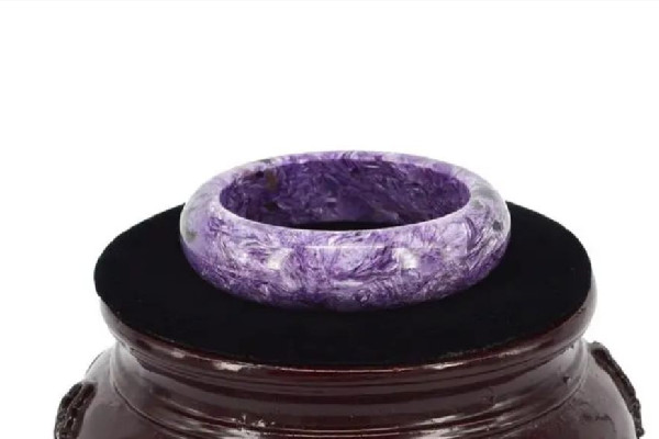 紫龍晶跟紫水晶有什么區(qū)別 紫龍晶和紫水晶哪個貴 紫龍晶跟紫水晶有什么區(qū)別 紫龍晶和紫水晶哪個貴