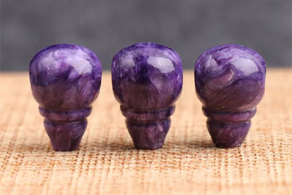 紫龍晶跟紫水晶有什么區(qū)別 紫龍晶和紫水晶哪個貴 紫龍晶跟紫水晶有什么區(qū)別 紫龍晶和紫水晶哪個貴