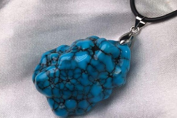 綠松石什么顏色才是最好的 綠松石買綠色還是藍色 綠松石什么顏色才是最好的 綠松石買綠色還是藍色