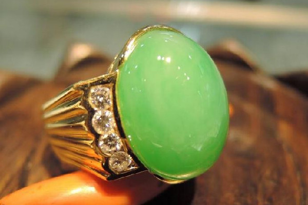 翡翠買色還是買種保值 翡翠什么料子值得收藏 翡翠買色還是買種保值 翡翠什么料子值得收藏