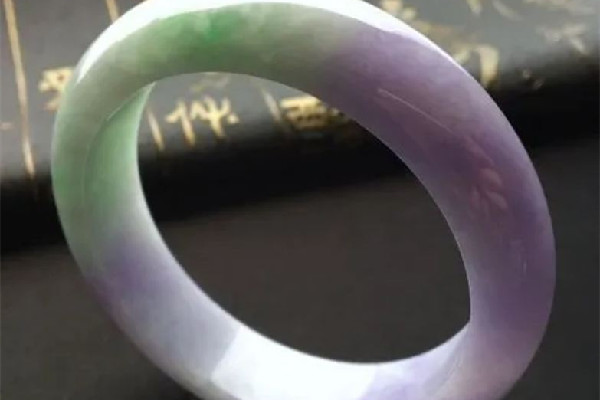 春帶彩翡翠有多少種顏色 春帶彩翡翠會(huì)變種嗎 春帶彩翡翠有多少種顏色 春帶彩翡翠會(huì)變種嗎