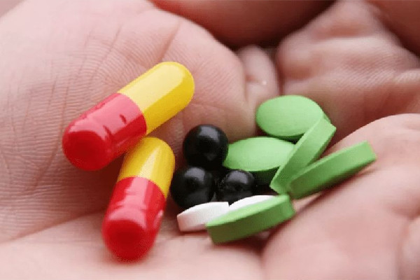 女子感染新冠亂吃藥致肝衰竭 隨便吃藥會導(dǎo)致什么后果 女子感染新冠亂吃藥致肝衰竭 隨便吃藥會導(dǎo)致什么后果