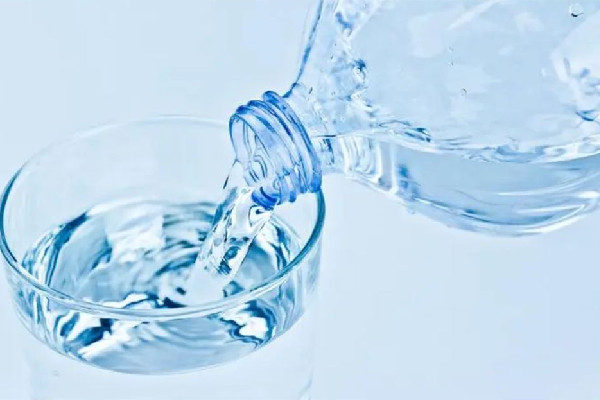 礦泉水可以補(bǔ)充電解質(zhì)嗎 礦泉水對人體的好處 礦泉水可以補(bǔ)充電解質(zhì)嗎 礦泉水對人體的好處